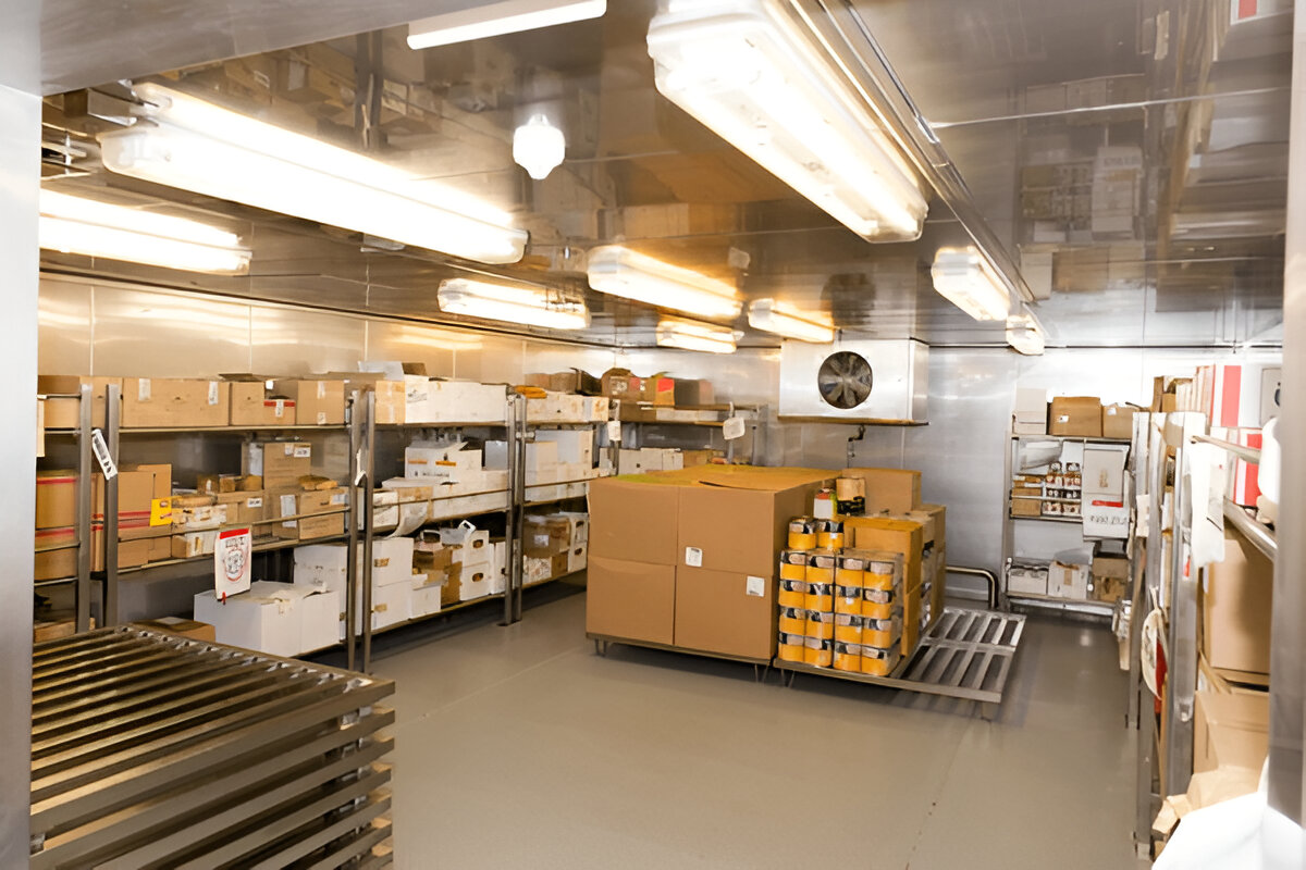 Industrial cold storage building