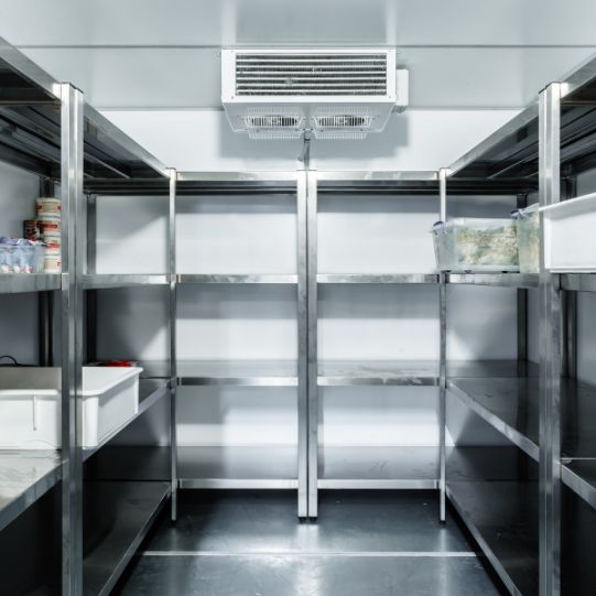 Cold storage warehouse with refrigeration design